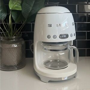 Smeg coffee maker in the color white